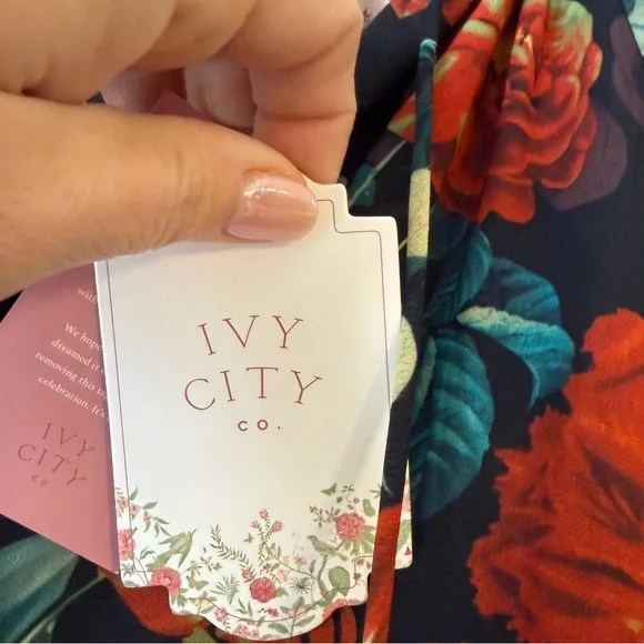 NWT Ivy City Co Imogen Vibrant Floral Long Sleeve Dress size medium Moody Floral - Picture 7 of 15